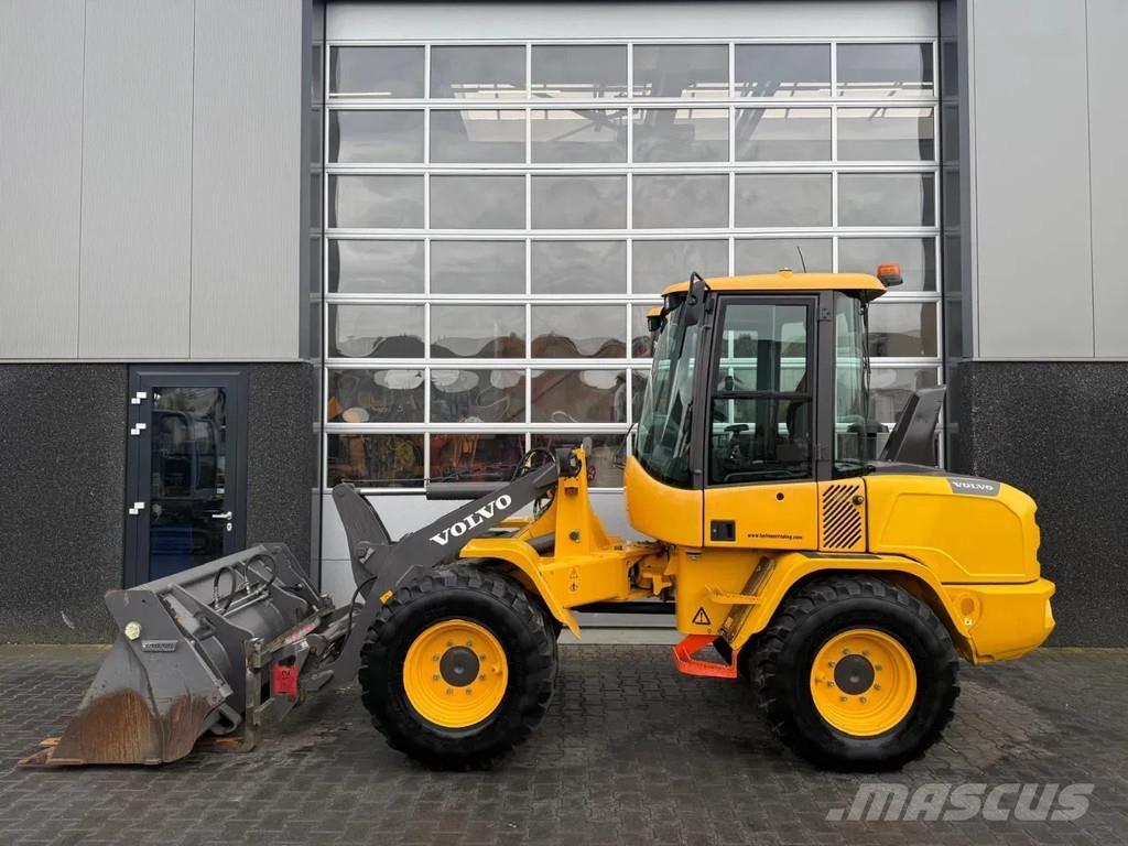 Volvo L30G Iekrāvēji uz riteņiem