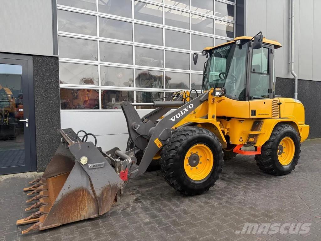 Volvo L30G Iekrāvēji uz riteņiem