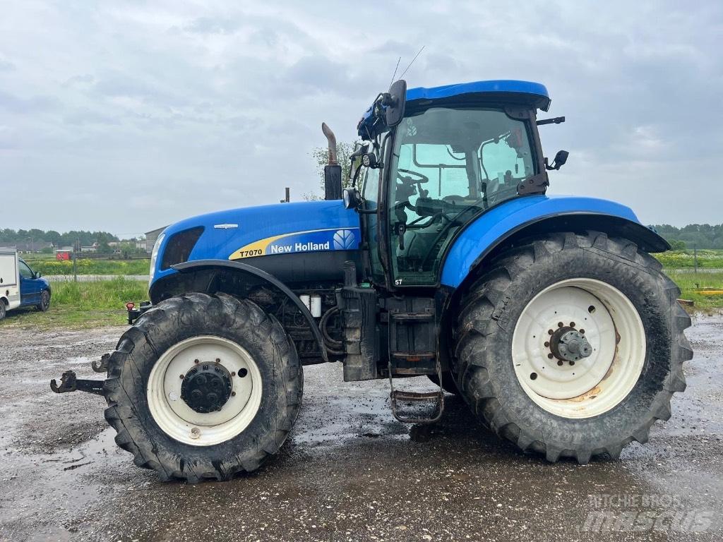 New Holland T 7070 Traktori