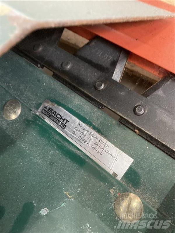 CLAAS BACHT SIDEKNIV Ražas novākšanas kombainu papildaprīkojums