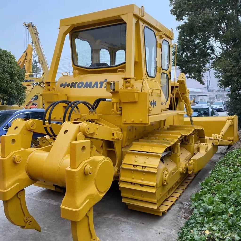 Komatsu D 85 Kāpurķēžu buldozeri
