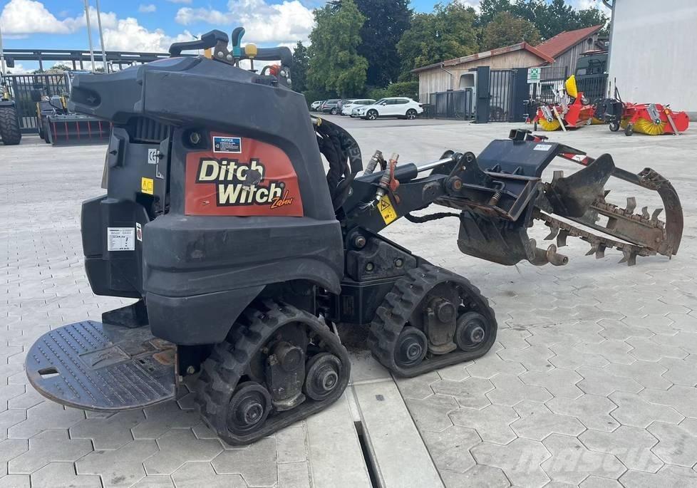 Ditch Witch R300 Kāpurķēžu pašizkrāvējs