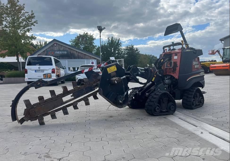 Ditch Witch R300 Kāpurķēžu pašizkrāvējs
