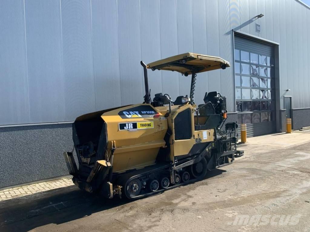 CAT AP355F Asfalta klājēji