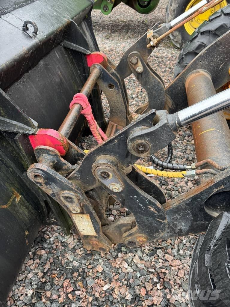 JCB 411 HT Iekrāvēji uz riteņiem
