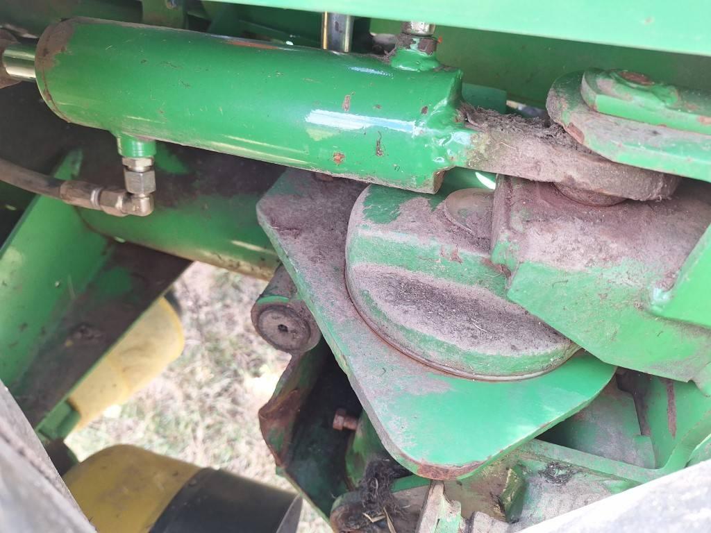 John Deere 328 Pļaujmašīnas ar kondicionieri