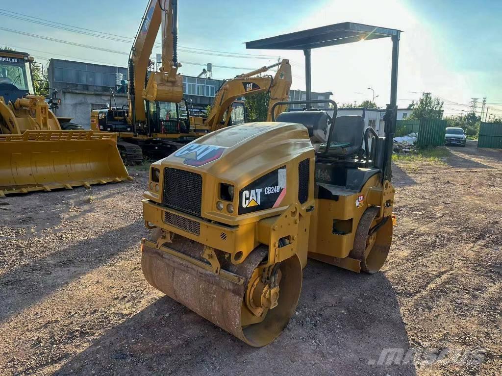 CAT CB 24 B Divvalču grunts veltņi