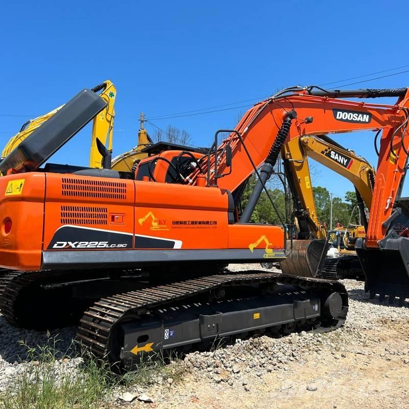 Doosan DX225-9C Kāpurķēžu ekskavatori