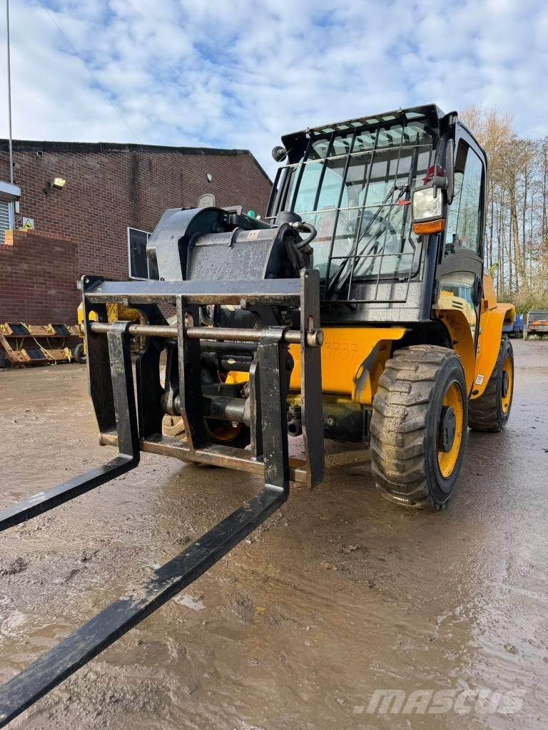 JCB 520-40 Teleskopiskie manipulatori