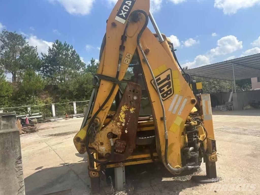 JCB 4 CX Kāpurķēžu ekskavatori