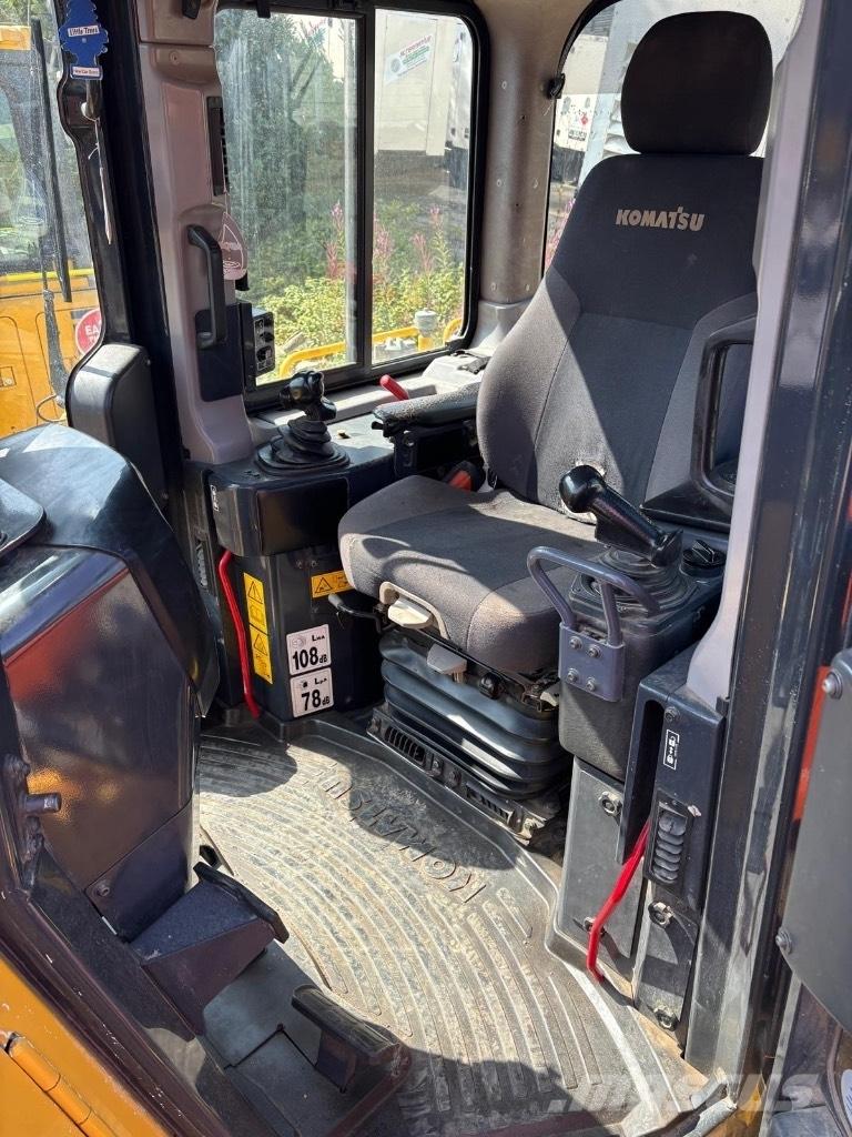 Komatsu D 65 PXi-18 Kāpurķēžu buldozeri