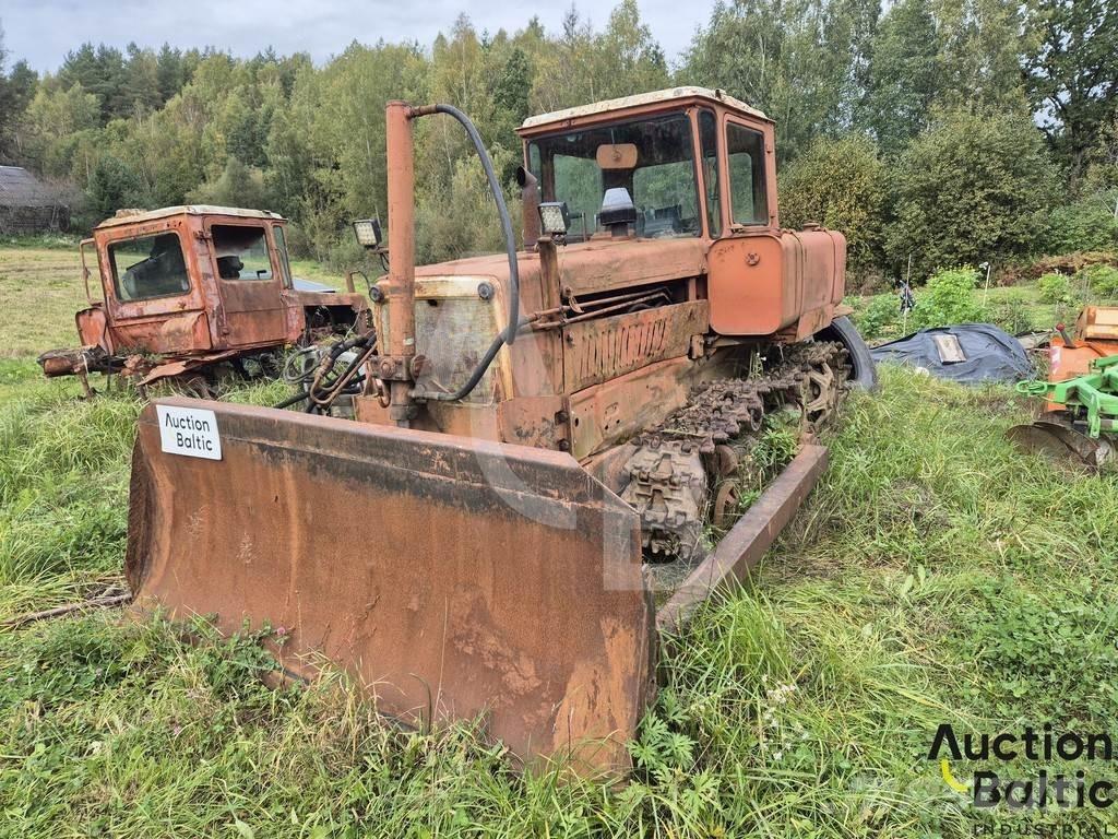  Onbekend DT-75 Kāpurķēžu buldozeri