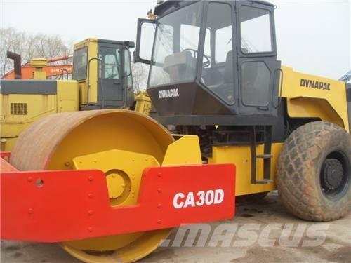 Dynapack CA 301 D Vienvalča grunts veltņi