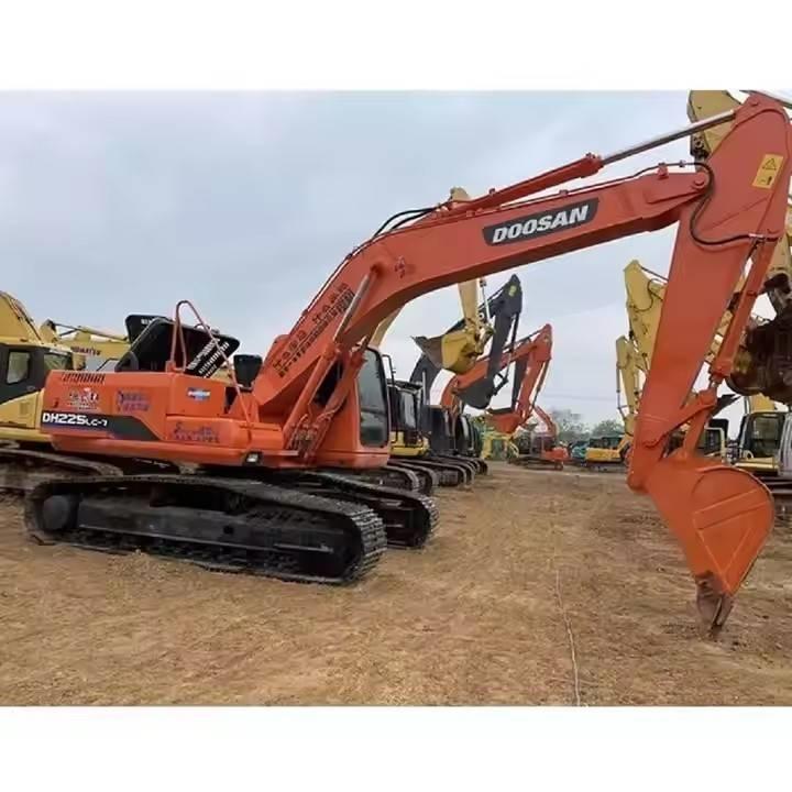 Doosan DH 225 Kāpurķēžu ekskavatori