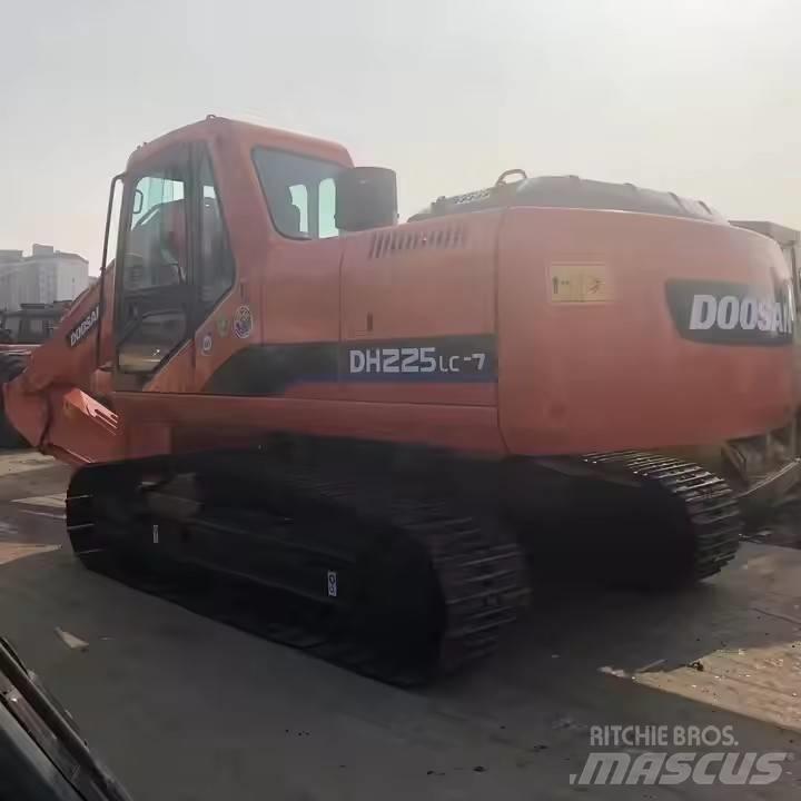Doosan DH 225 Kāpurķēžu ekskavatori