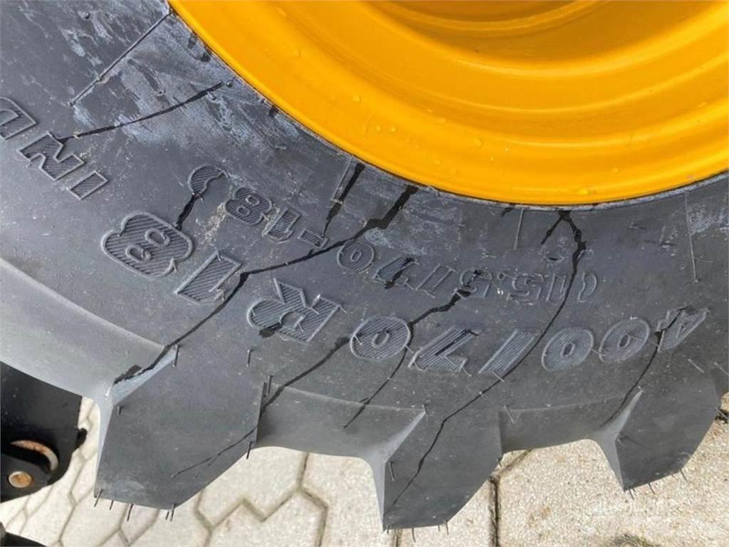 JCB 407 Iekrāvēji uz riteņiem