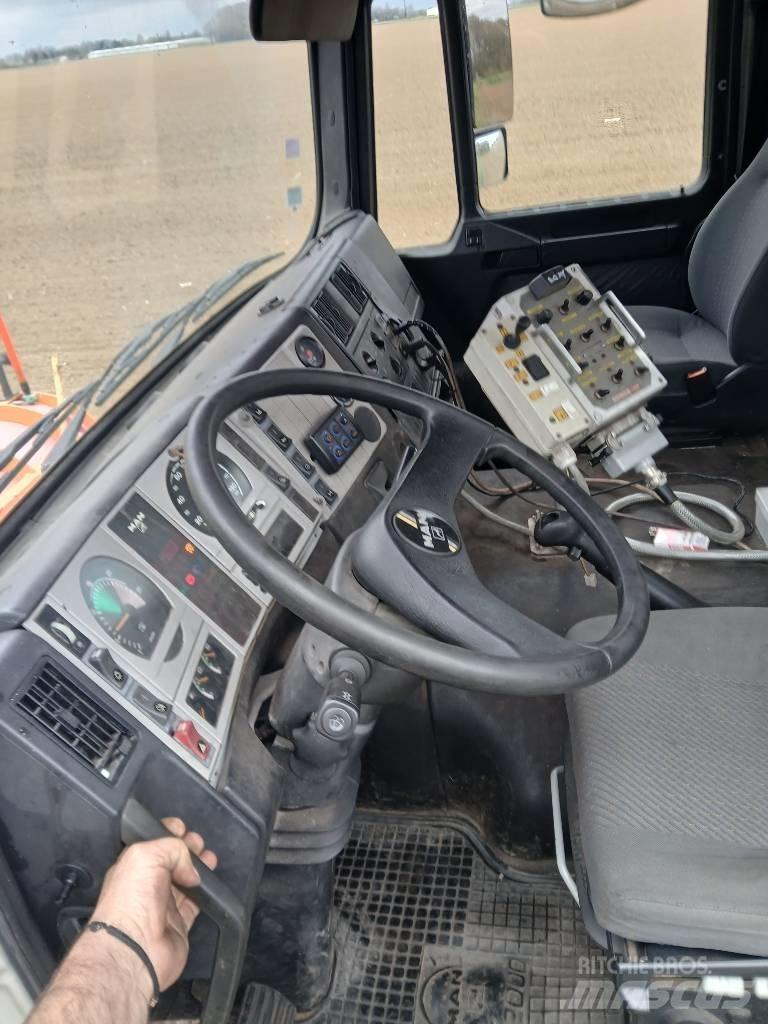 MAN FE 310 Treileri ar āķi