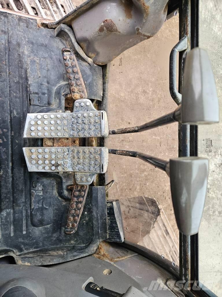 Hitachi ZX 200 LC Kāpurķēžu ekskavatori