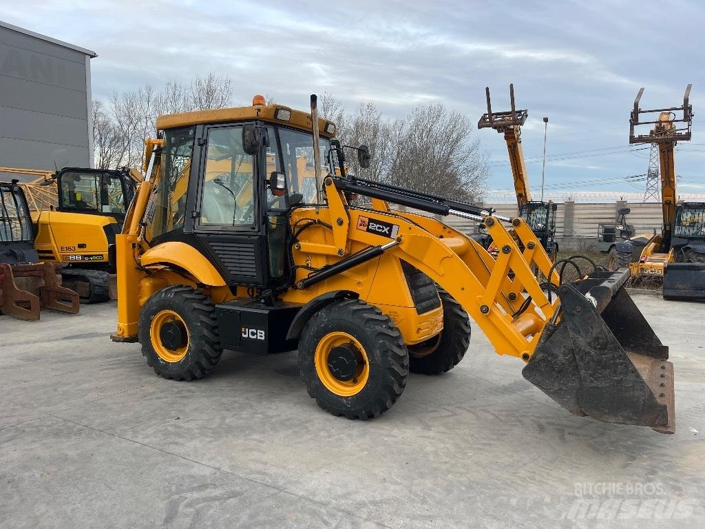 JCB 2 CX Ekskavatori-iekrāvēji