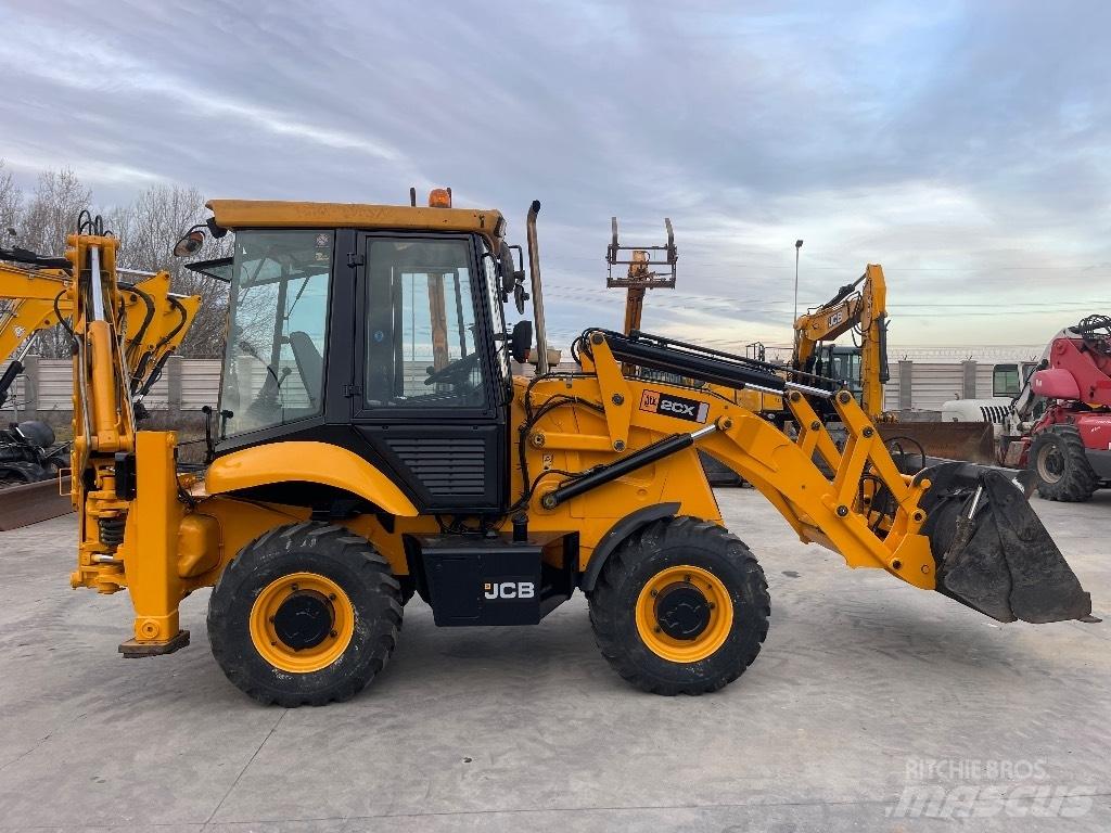 JCB 2 CX Ekskavatori-iekrāvēji