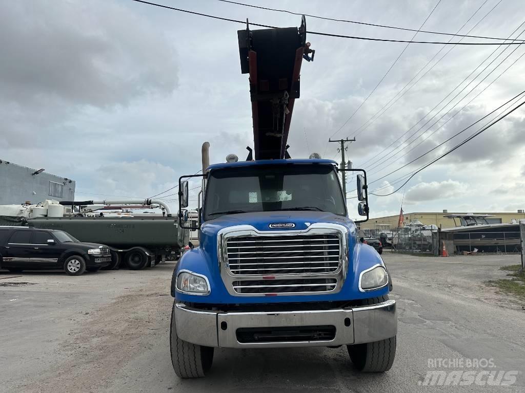 Freightliner M2 Platformas/izkraušana no sāniem