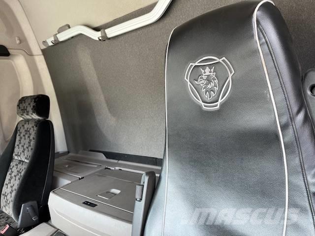 Scania P 280 Tents