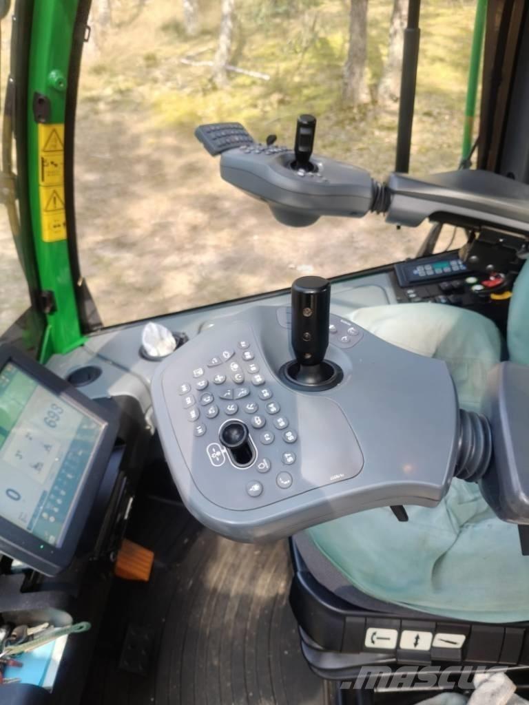 John Deere 1270 G Harvesteri
