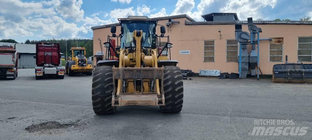 CAT 972 K Iekrāvēji uz riteņiem