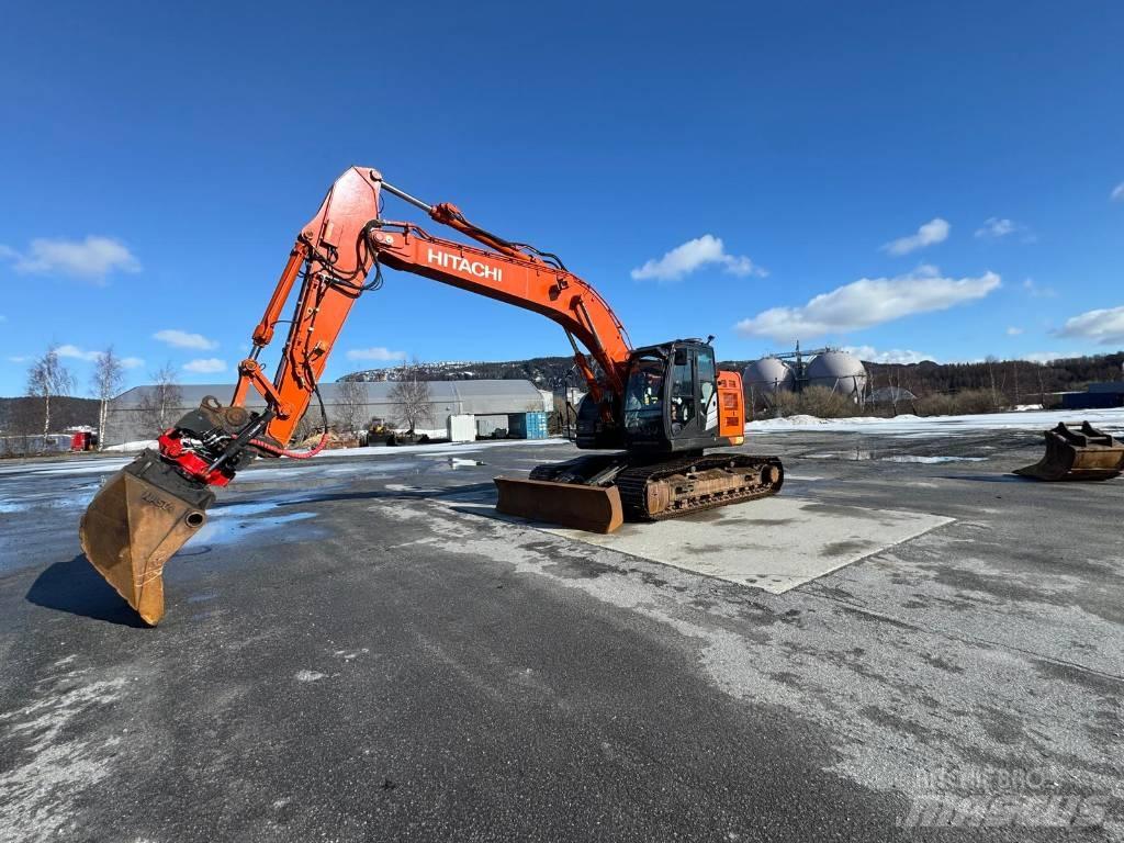Hitachi ZX 225 US Kāpurķēžu ekskavatori