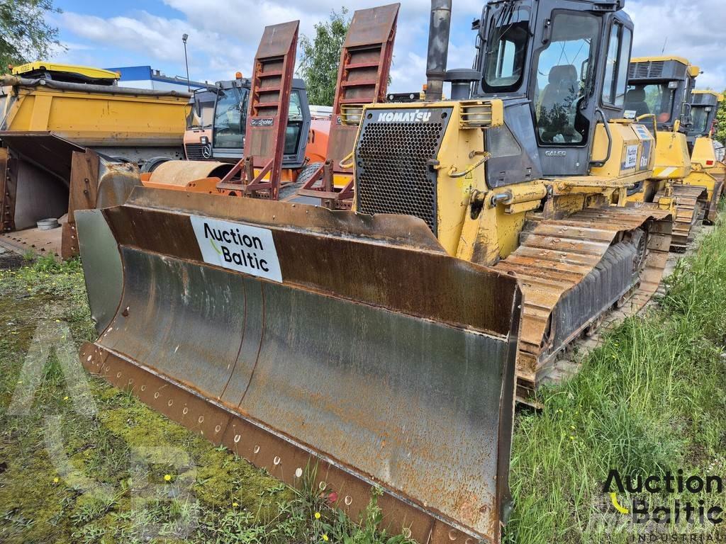 Komatsu D61EX-15 Kāpurķēžu buldozeri