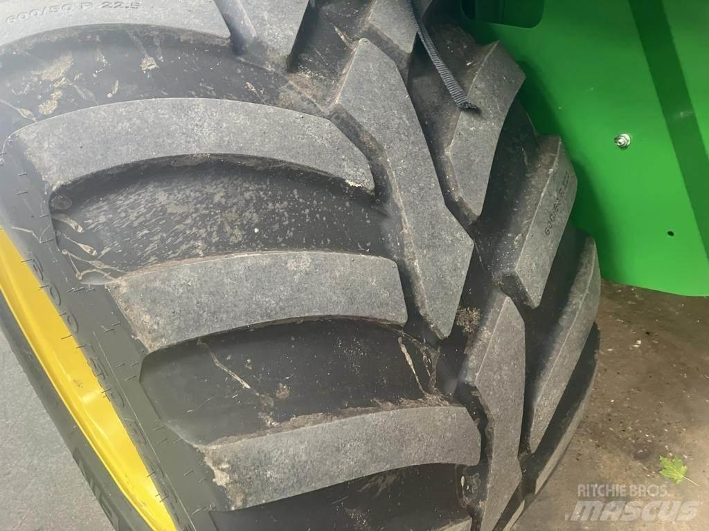 John Deere V461R Rituļu preses
