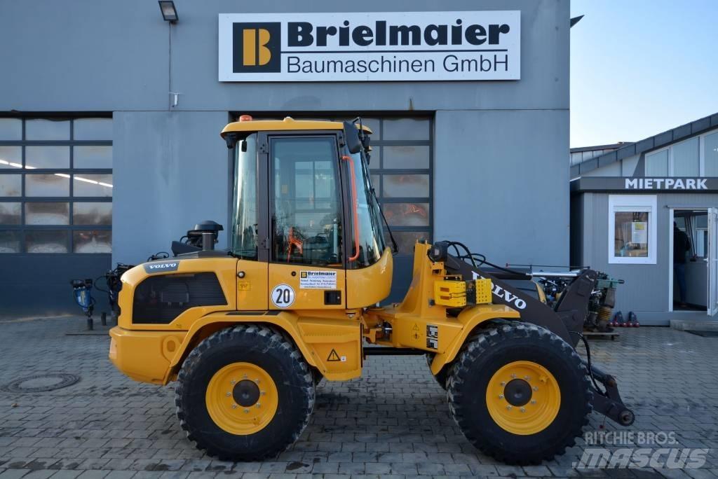 Volvo L 30 H Iekrāvēji uz riteņiem