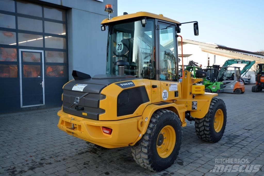 Volvo L 30 H Iekrāvēji uz riteņiem