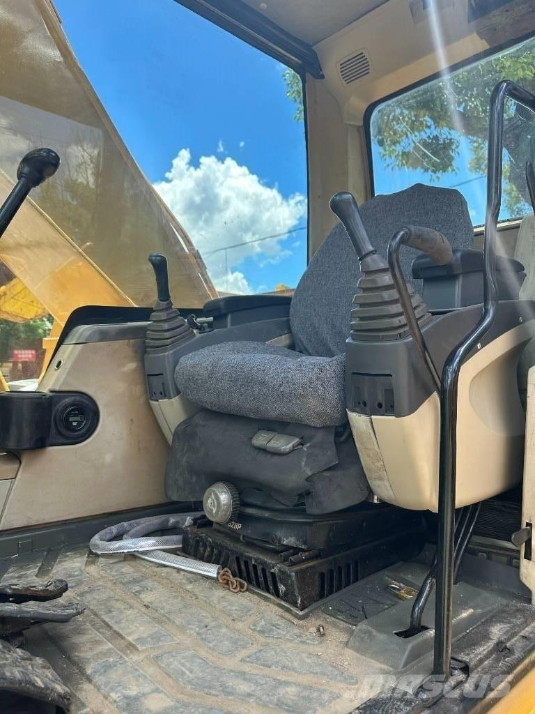 CAT 320C Vidēja lieluma ekskavatori 7 t - 12 t