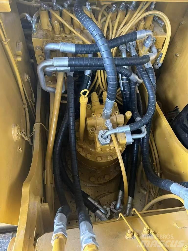 CAT 320 D2 Kāpurķēžu ekskavatori