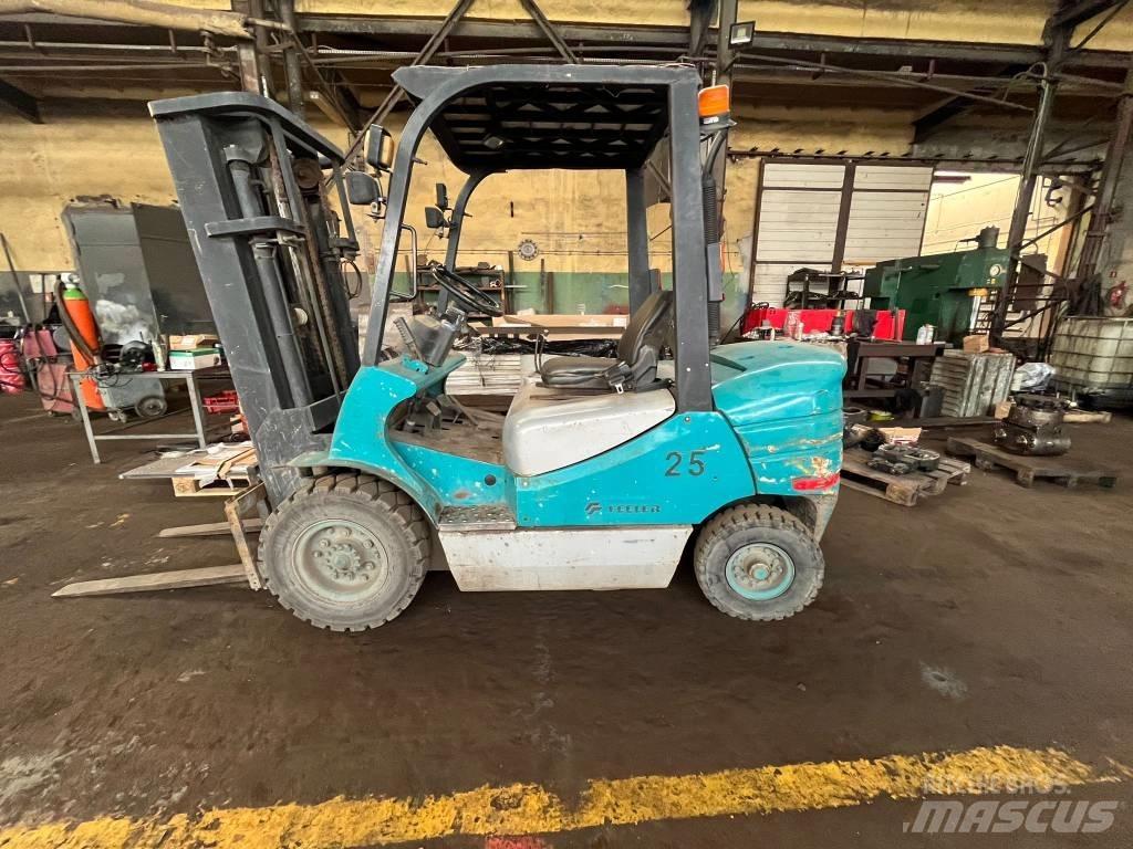 Feeler FD25TCJ Tehnika ar dīzeļa dzinēju