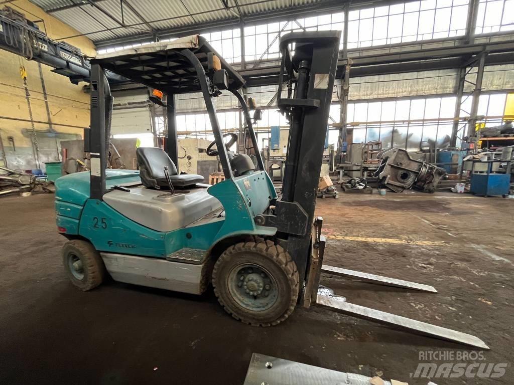 Feeler FD25TCJ Tehnika ar dīzeļa dzinēju