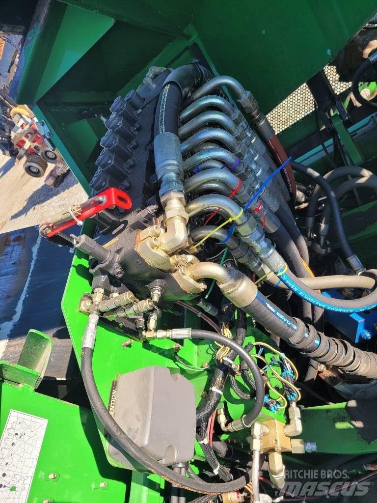 John Deere 853 Zaru savācēji