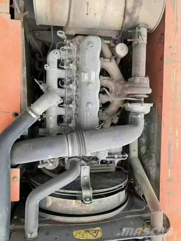 Hitachi ZX240 Kāpurķēžu ekskavatori
