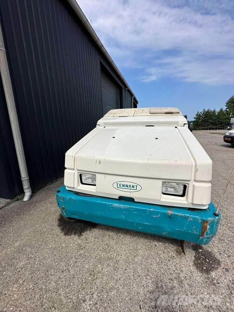 Tennant 8410 Ielu tīrīšanas mašīnas