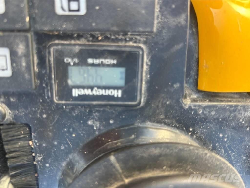 JCB 8010 CTS Mini ekskavatori < 7 t