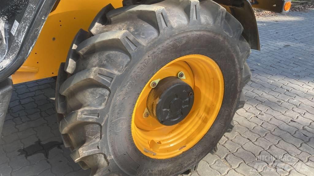 JCB 535 V 125 Teleskopiskie manipulatori