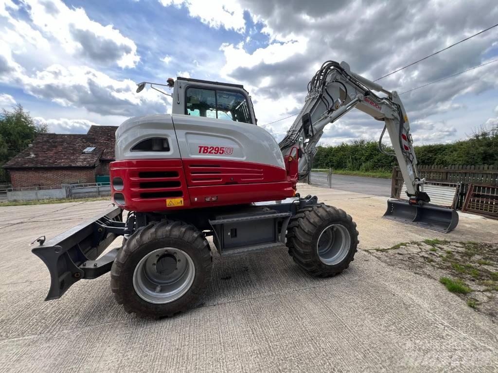Takeuchi 295w Ekskavatori uz riteņiem