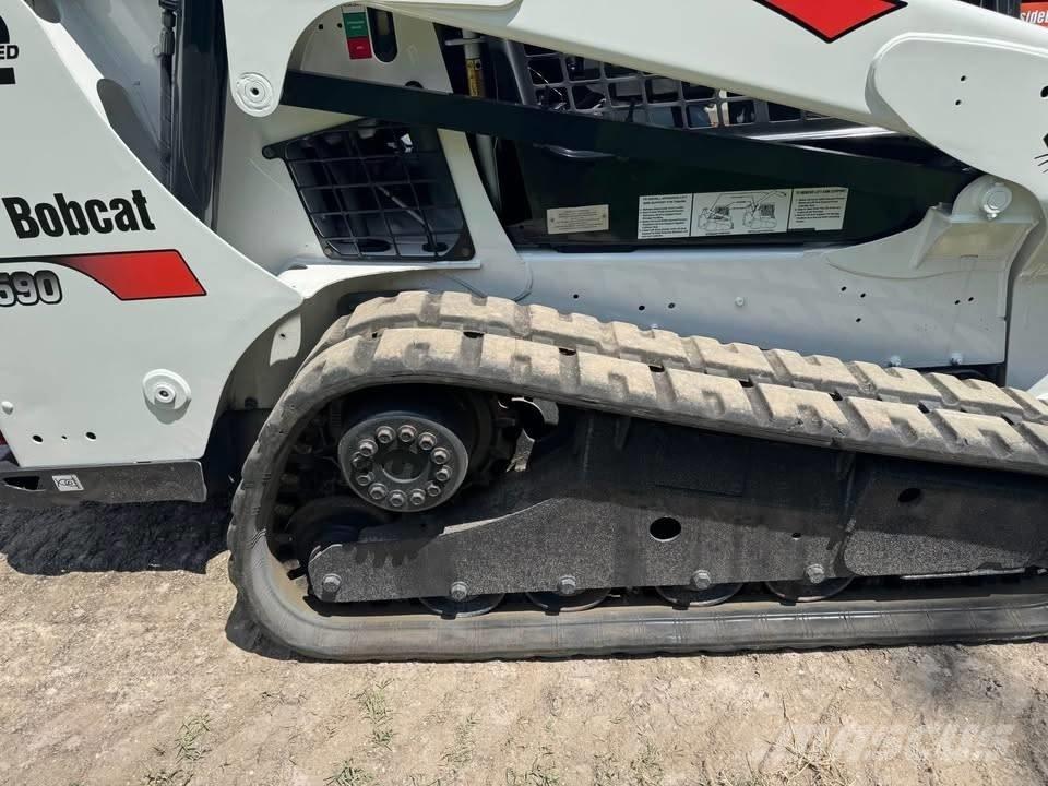 Bobcat T 590 Lietoti riteņu kompaktiekrāvēji