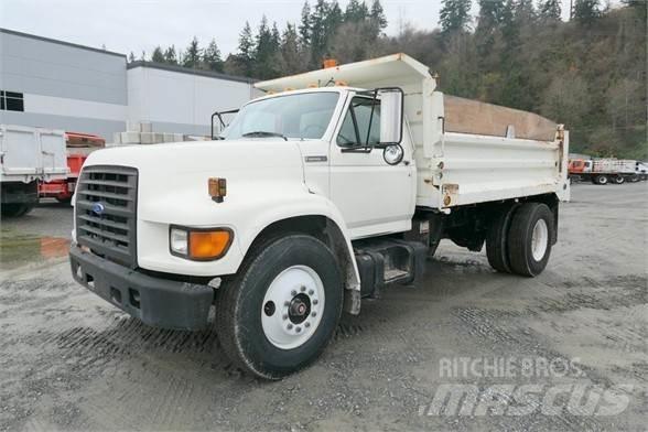 Ford F800 Pašizgāzējs