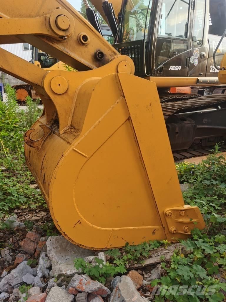 Komatsu PC 220-7 Kāpurķēžu ekskavatori