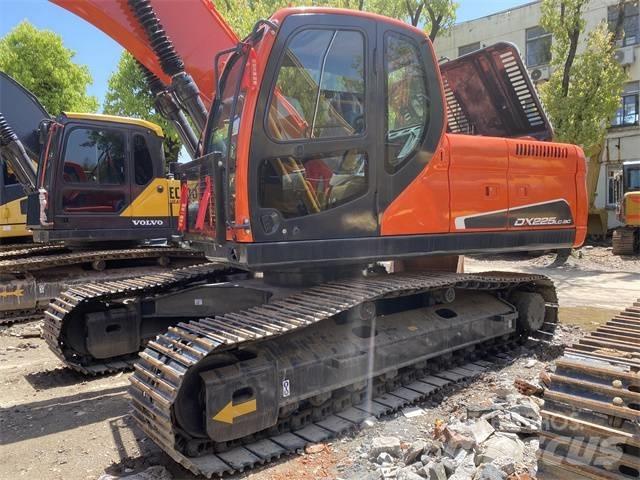 Doosan DX 225 LC Kāpurķēžu ekskavatori