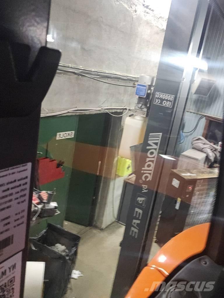 Hitachi ZX 95 W-7 Ekskavatori uz riteņiem