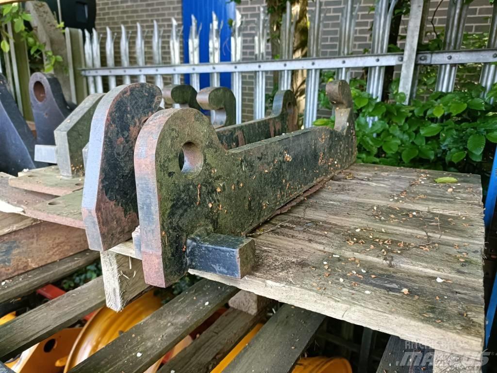 JCB WELD ON BRACKETS Cits iekraušanas un rakšanas aprīkojums