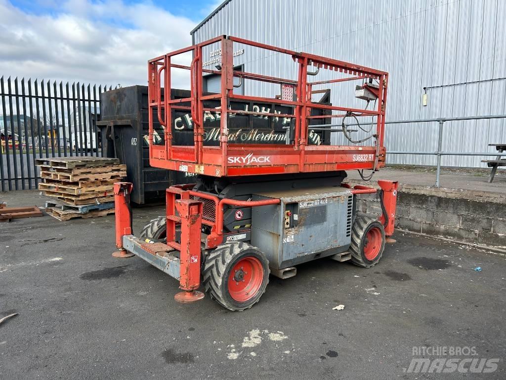 SkyJack SJ 6832 RT Šķerveida pacēlāji